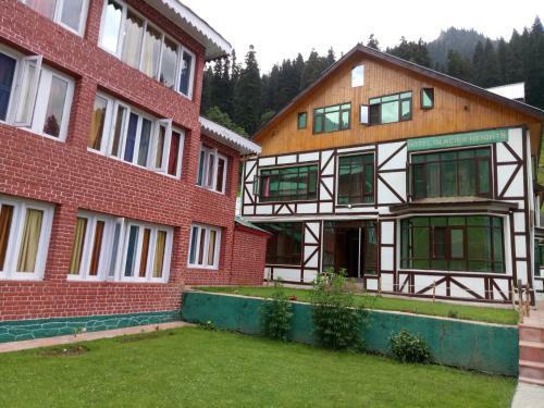 Hotel Glacier Heights