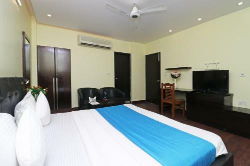 Oyo 10666 Hotel Feather