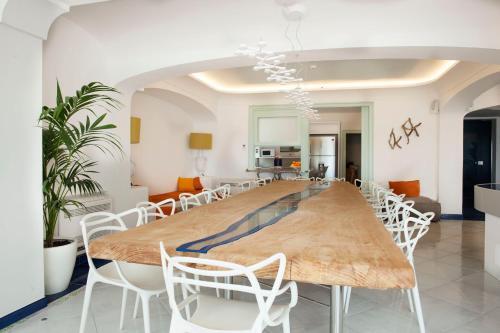 Sirenuse Villa Sleeps 8 Pool Air Con Wifi