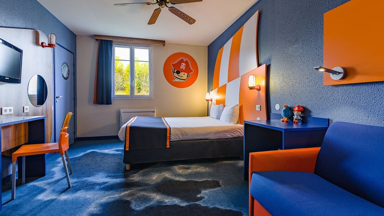 Explorers Hotel