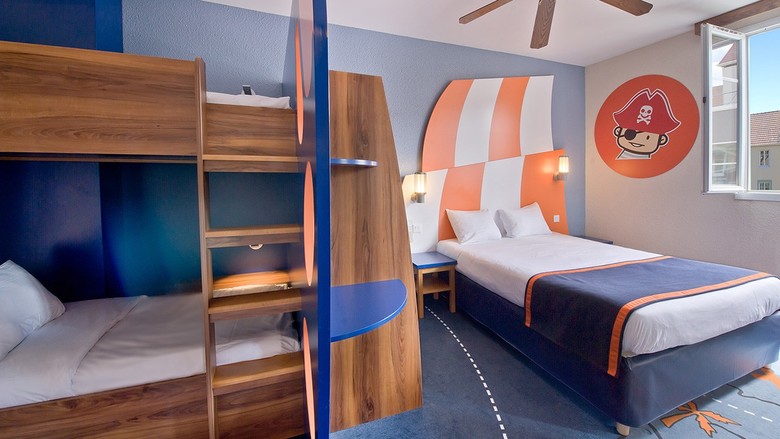 Explorers Hotel
