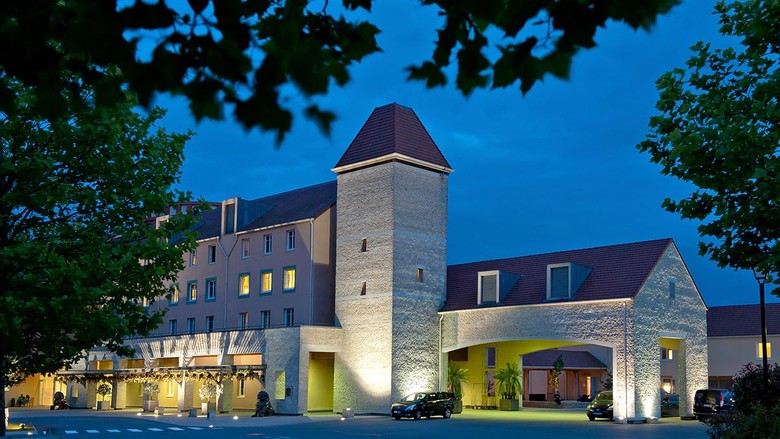 Explorers Hotel