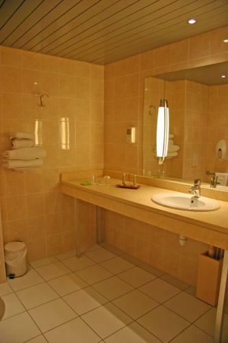 Hotel Lyon Est Logis De France