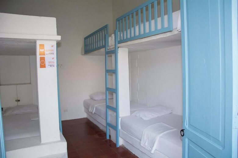 Hostal Media Luna Hostel