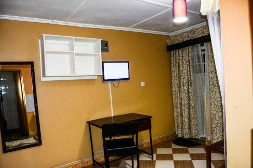 Hotel Pine Breeze Getaway Lukenya