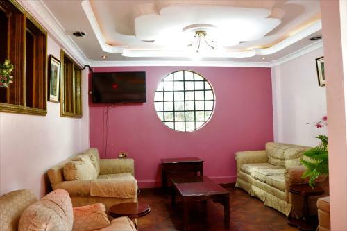 Hotel Pine Breeze Getaway Lukenya