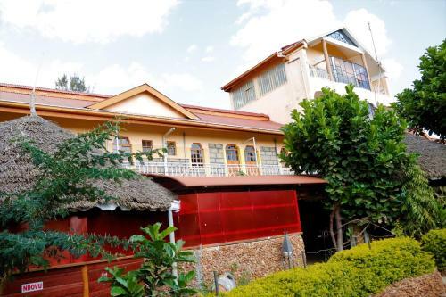 Hotel Pine Breeze Getaway Lukenya