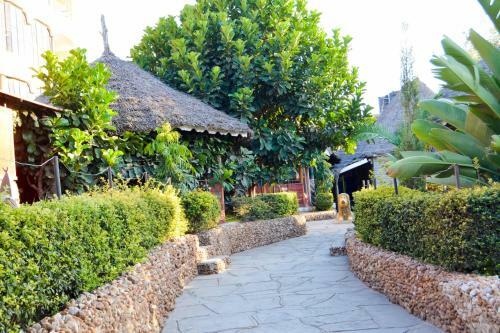 Hotel Pine Breeze Getaway Lukenya