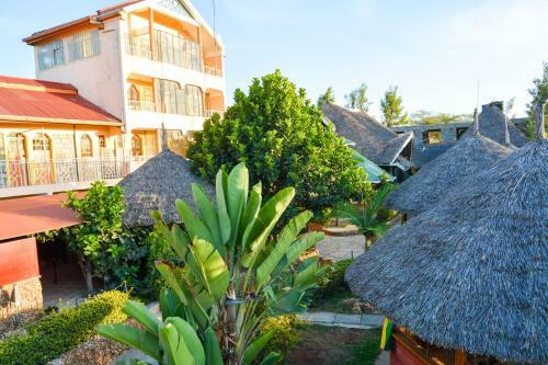 Hotel Pine Breeze Getaway Lukenya