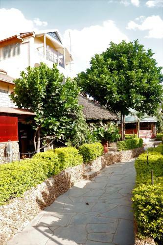 Hotel Pine Breeze Getaway Lukenya