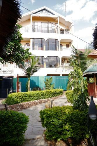 Hotel Pine Breeze Getaway Lukenya