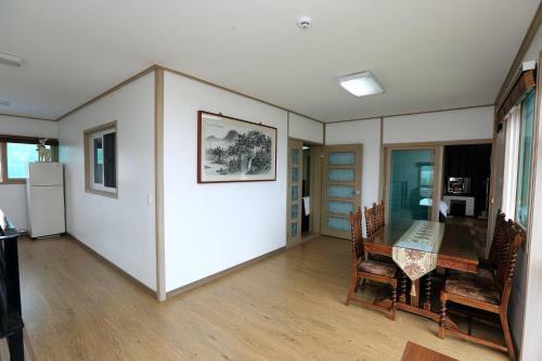 Hostal Ophir House