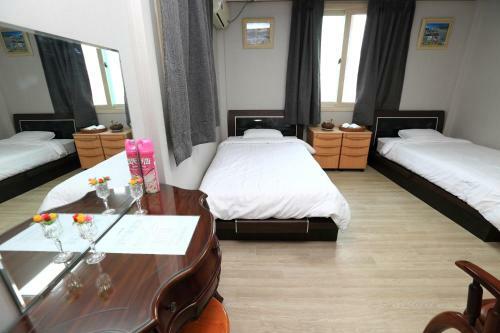 Hostal Ophir House