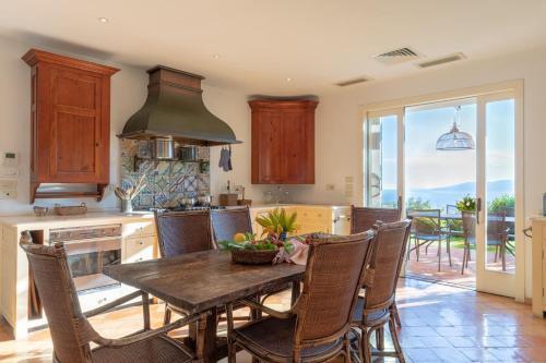 Cala Piccola Villa Sleeps 13 Pool Air Con Wifi
