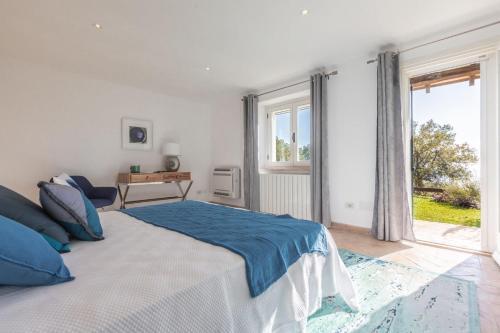 Cala Piccola Villa Sleeps 13 Pool Air Con Wifi