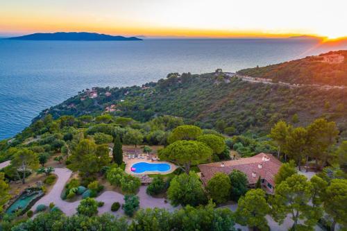 Cala Piccola Villa Sleeps 13 Pool Air Con Wifi