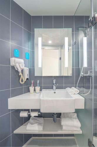 Hotel Hanting Express Wuxi East Railway Station