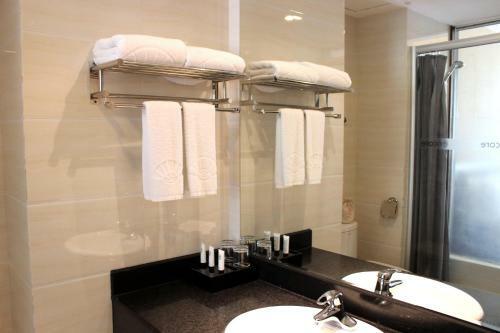 Hotel Ramada Encore Daocheng Yading