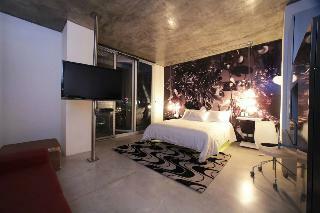 Now Hotel