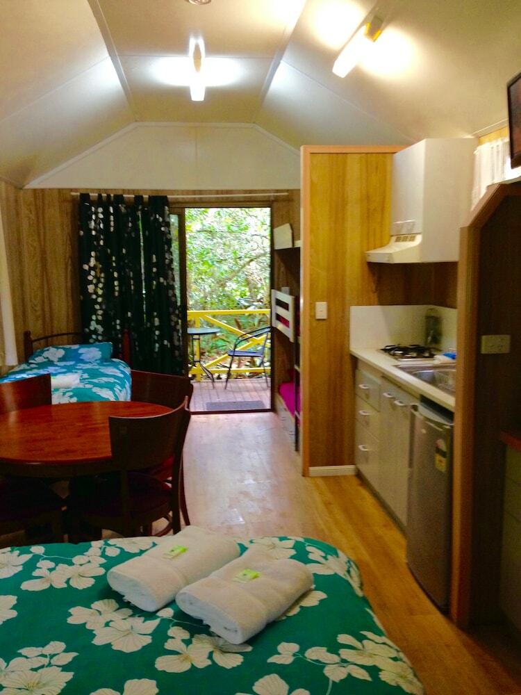 Lake Eacham Tourist Park & Self Contained Cabins