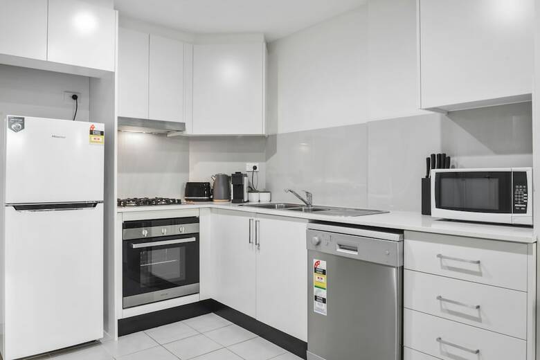 Modern Luxury Apartment Walking Distance To Train Station