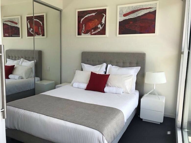 Aparthotel Luxurious Apartments Near City