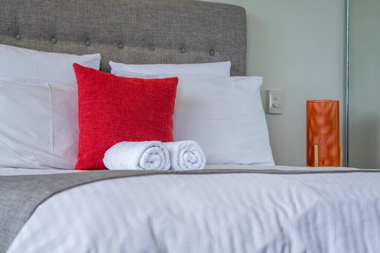 Aparthotel Luxurious Apartments Near City