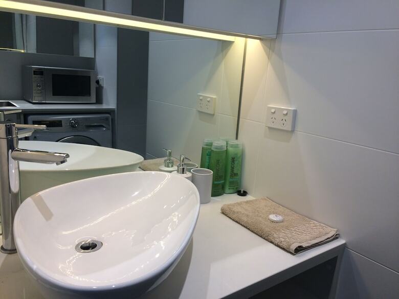 Aparthotel Luxurious Apartments Near City