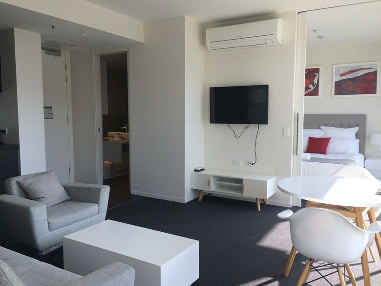 Aparthotel Luxurious Apartments Near City