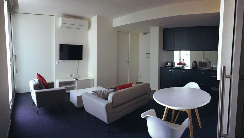 Aparthotel Luxurious Apartments Near City