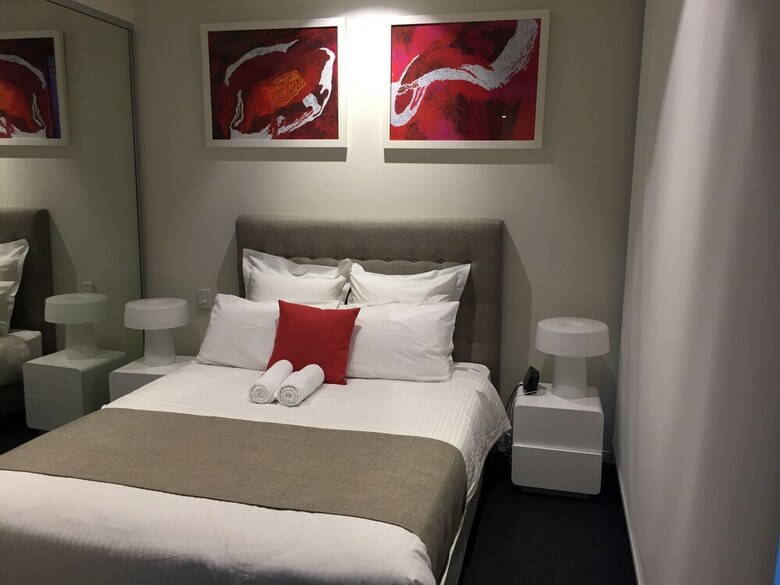 Aparthotel Luxurious Apartments Near City