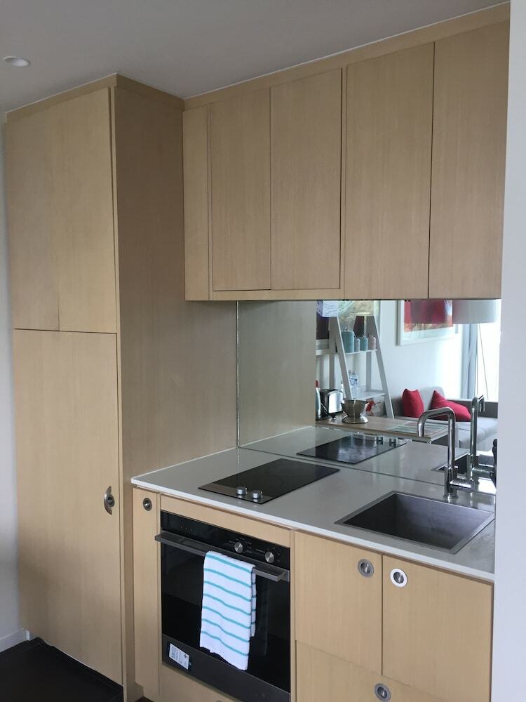 Aparthotel Luxurious Apartments Near City
