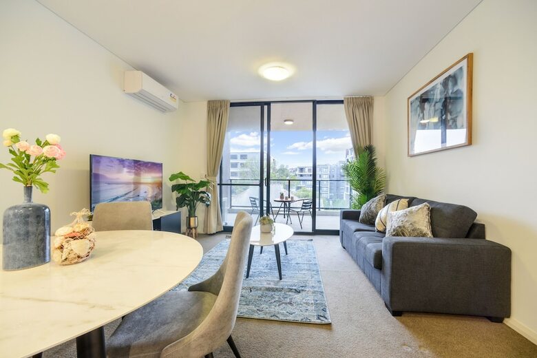 Apartamentos Charming And Spacious Living In A Serene Location