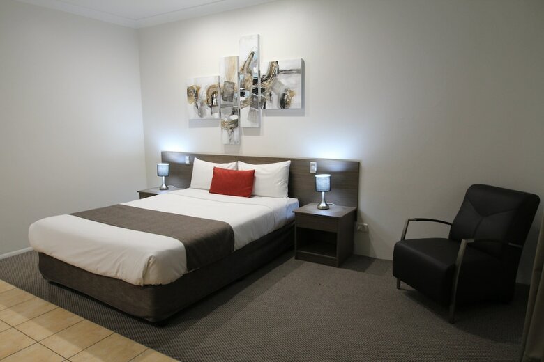 Midlander Motor Inn