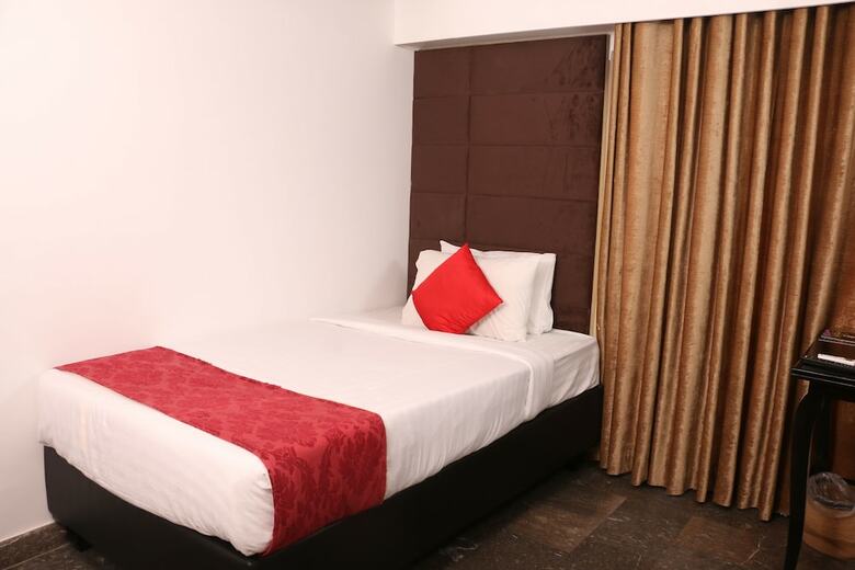 Hotel Monsoon Inn