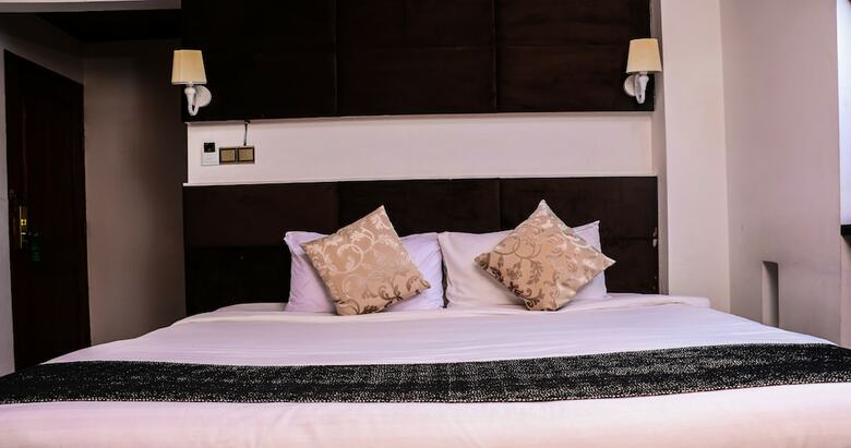 Hotel Monsoon Inn