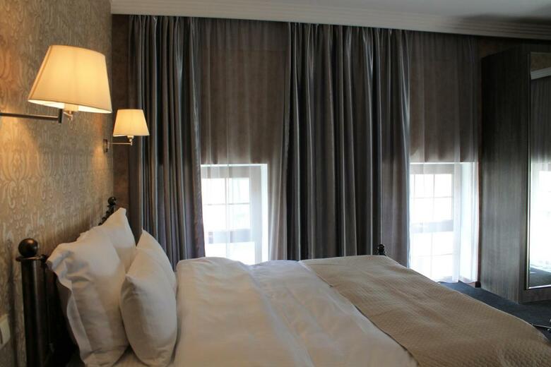 Redline Hotel