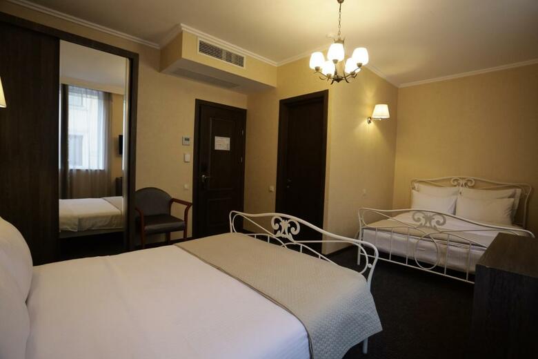 Redline Hotel