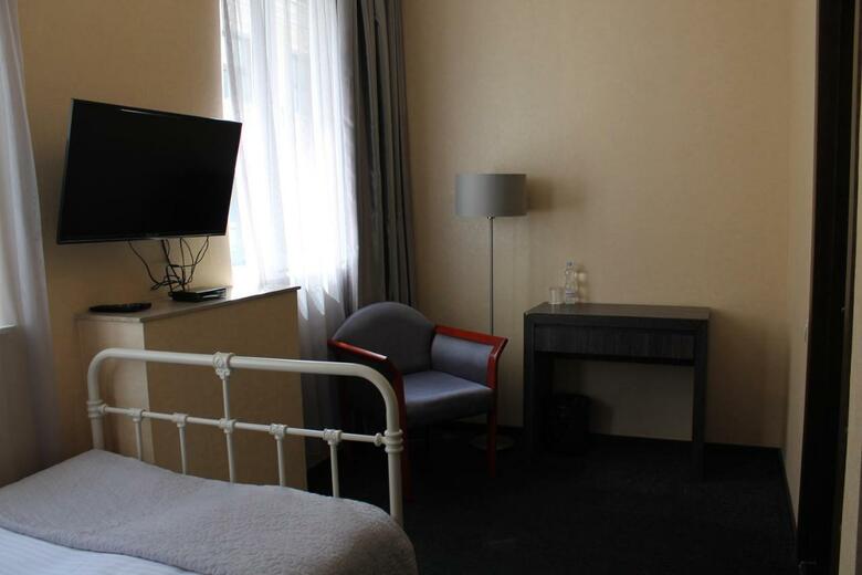 Redline Hotel