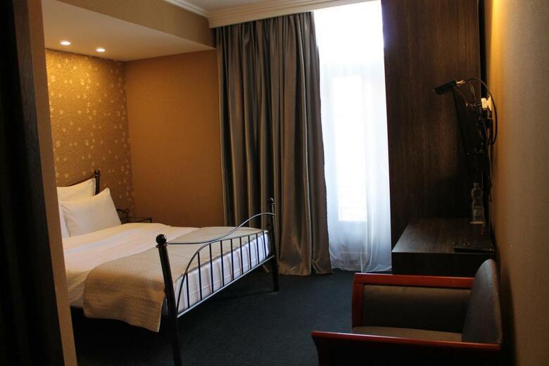 Redline Hotel