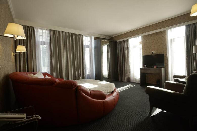 Redline Hotel