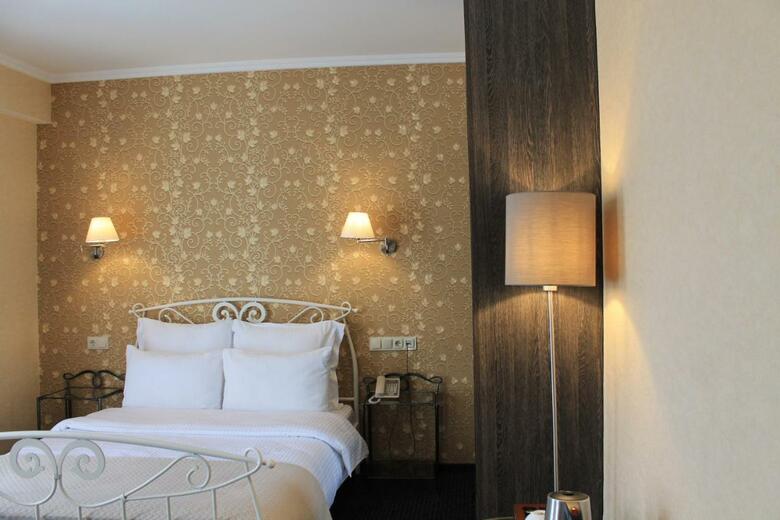 Redline Hotel
