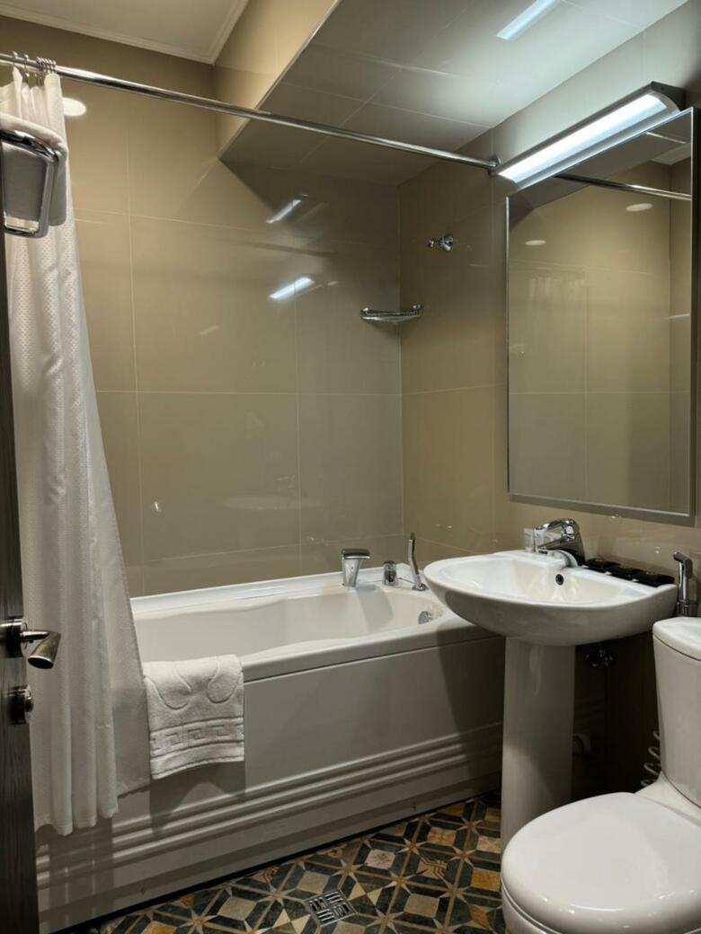 Redline Hotel