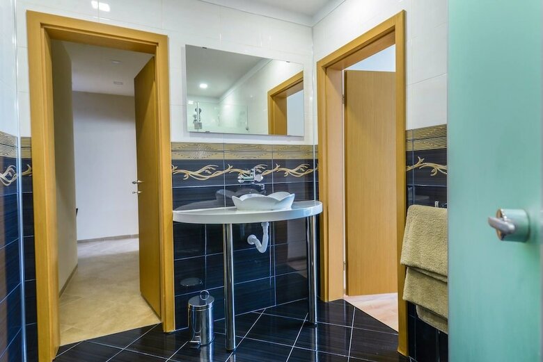 Fm Deluxe 1-bdr Apartment With Parking - The M Place