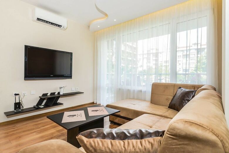 Fm Deluxe 1-bdr Apartment With Parking - The M Place