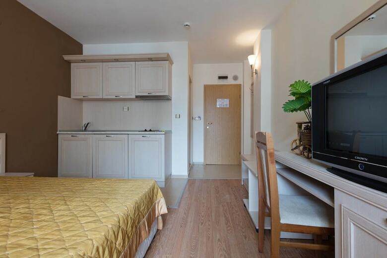 Aparthotel Studio With Balcony & Pool View