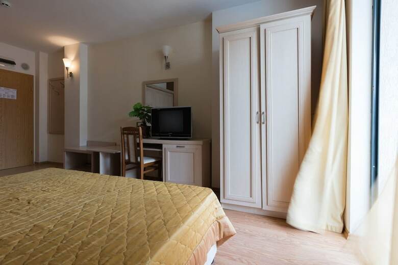 Aparthotel Studio With Balcony & Pool View