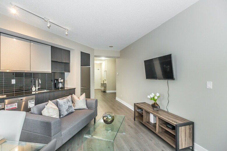 Apartamentos Exquisite Luxury 1 Bedroom + Den With Parking