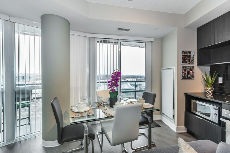 Apartamentos Exquisite Luxury 1 Bedroom + Den With Parking