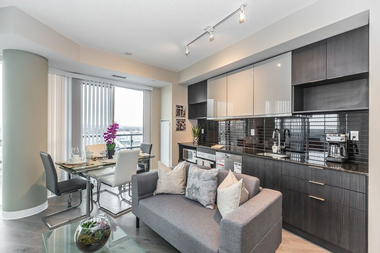 Apartamentos Exquisite Luxury 1 Bedroom + Den With Parking